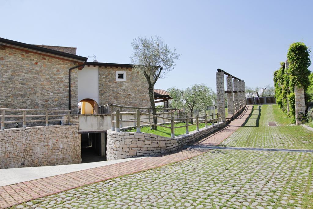 Residence "Borgo Le Torri" Toscolano Maderno Buitenkant foto