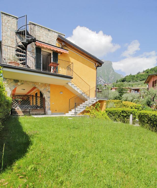 Residence "Borgo Le Torri" Toscolano Maderno Buitenkant foto