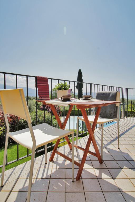 Residence "Borgo Le Torri" Toscolano Maderno Buitenkant foto