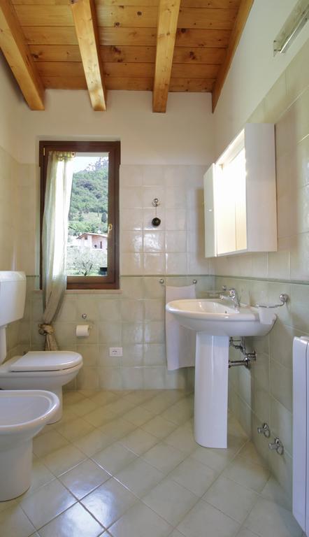 Residence "Borgo Le Torri" Toscolano Maderno Buitenkant foto