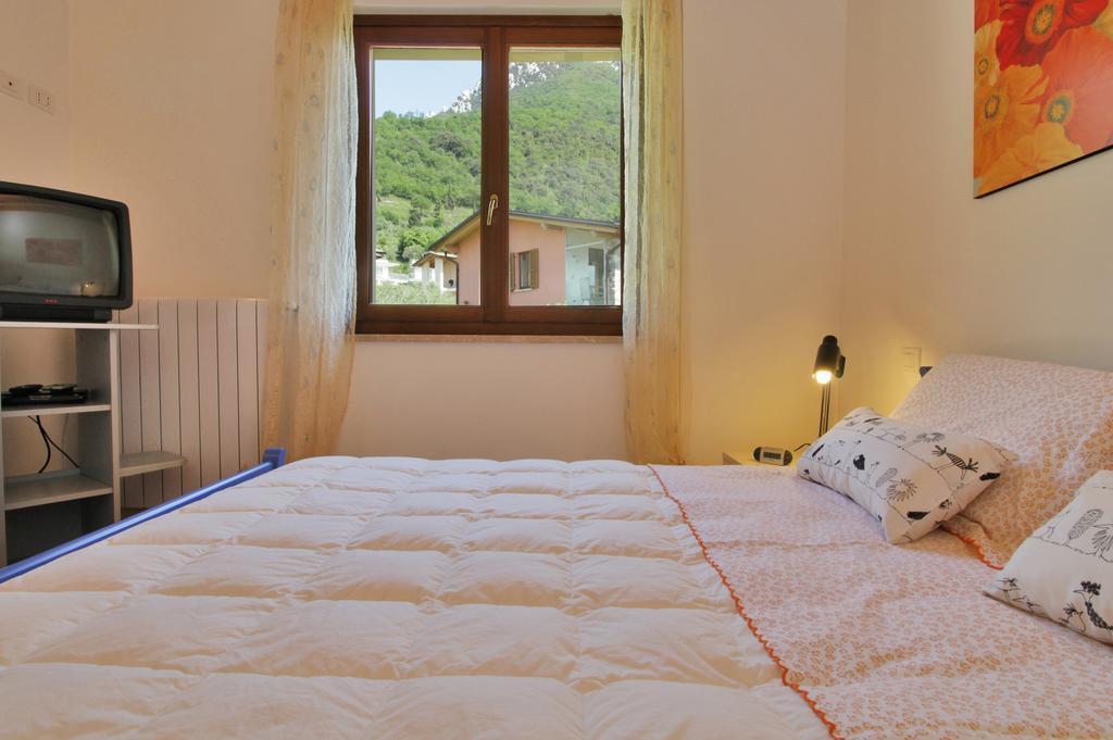 Residence "Borgo Le Torri" Toscolano Maderno Buitenkant foto