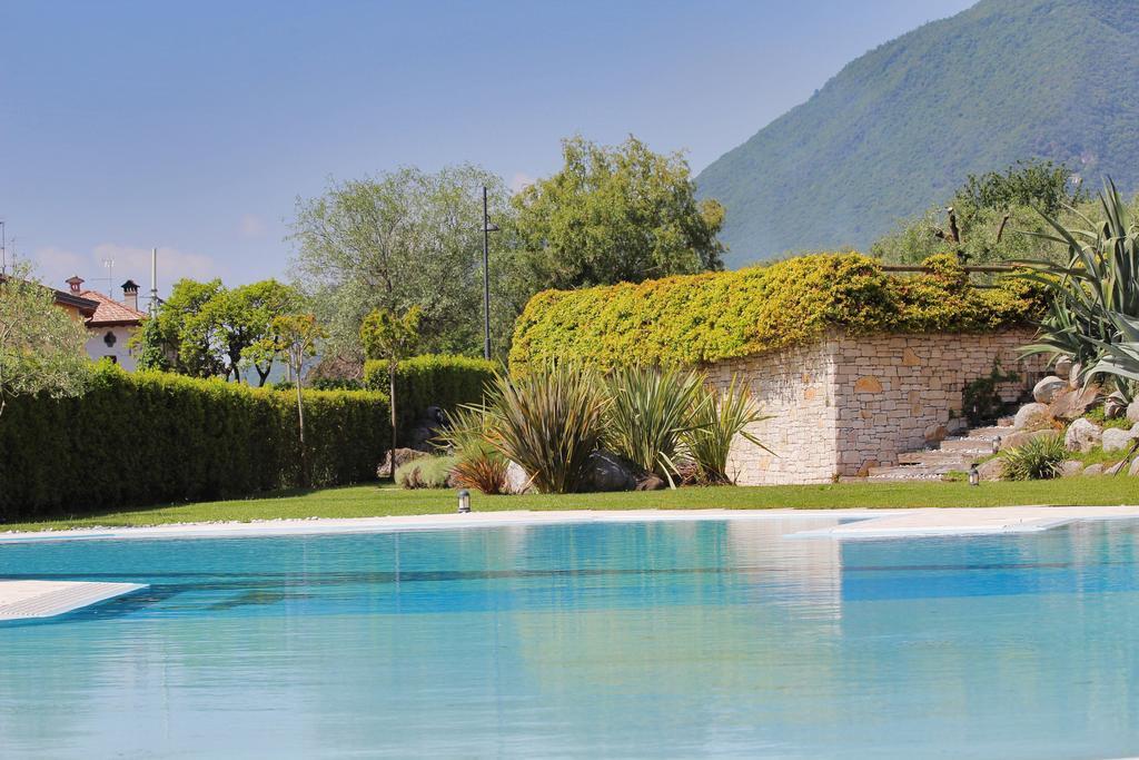 Residence "Borgo Le Torri" Toscolano Maderno Buitenkant foto