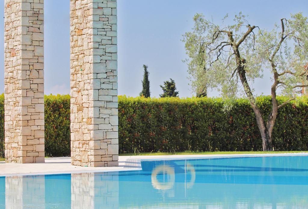 Residence "Borgo Le Torri" Toscolano Maderno Buitenkant foto