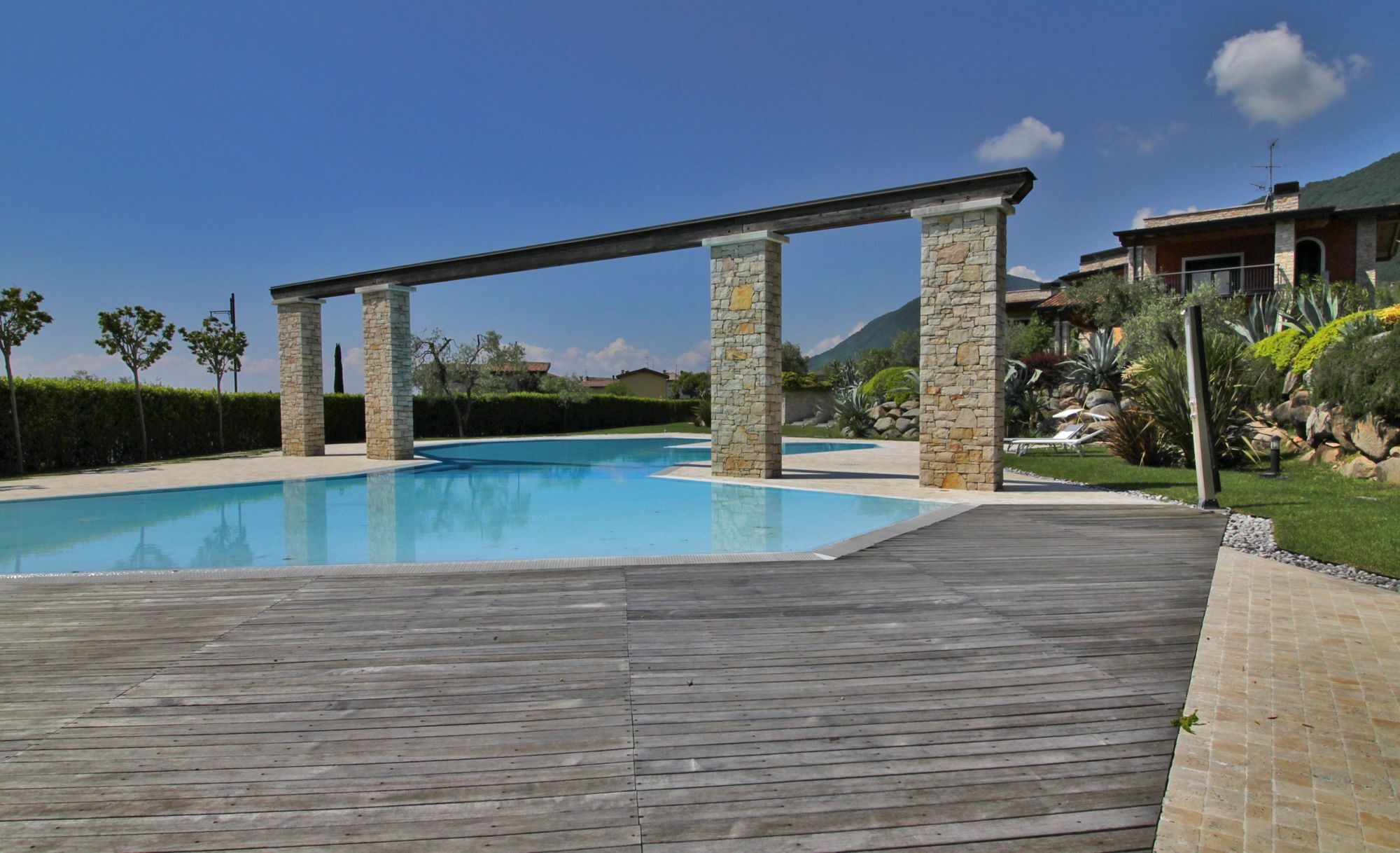 Residence "Borgo Le Torri" Toscolano Maderno Buitenkant foto